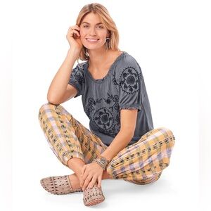 The Pyramid Collection Charcoal Grey Blouse Top Size L Short Sleeve Crewneck